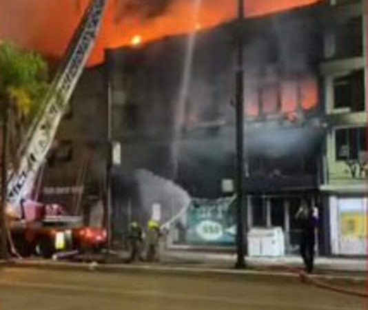 Incêndio em pousada de Porto Alegre deixa 9 mortos